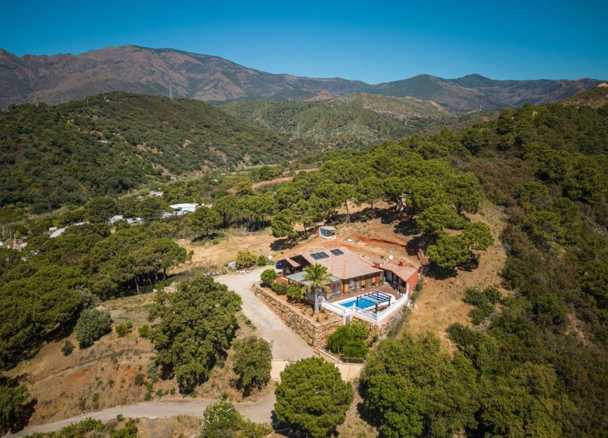 Resale - House - Finca - Cortijo - Estepona - Estepona Centro