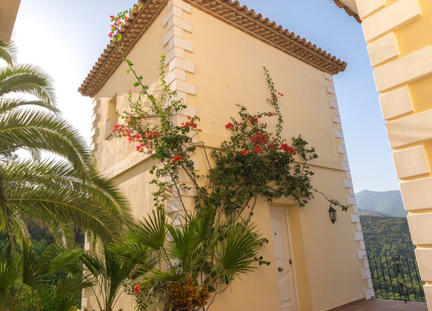 Resale - House - Detached Villa - Estepona - Estepona Centro