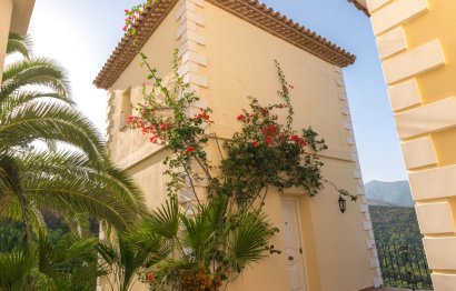 Resale - House - Detached Villa - Estepona - Estepona Centro