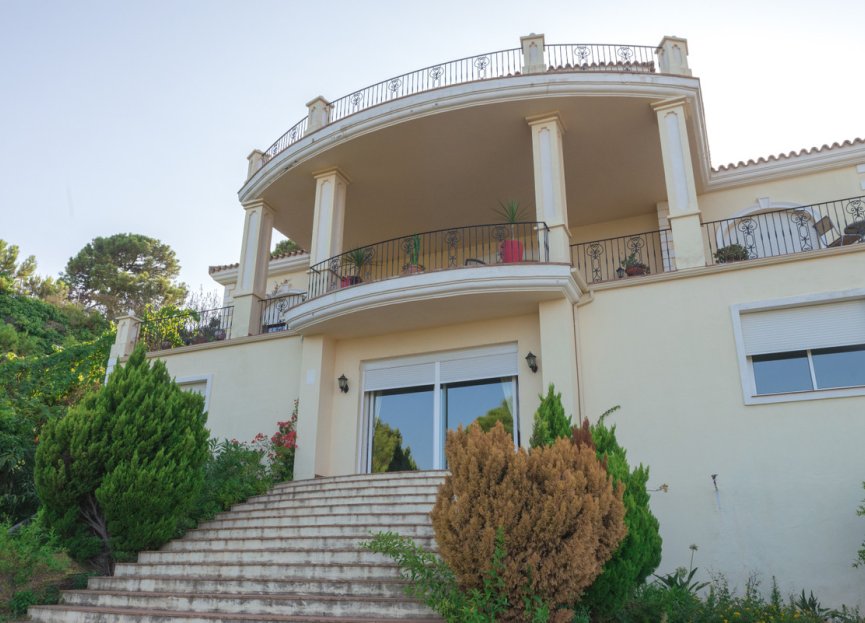 Resale - House - Detached Villa - Estepona - Estepona Centro