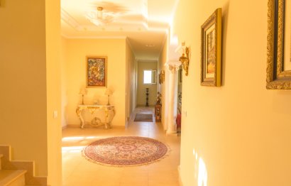 Resale - House - Detached Villa - Estepona - Estepona Centro