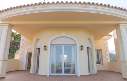 Resale - House - Detached Villa - Estepona - Estepona Centro