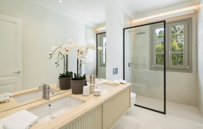 Resale - House - Detached Villa - Marbella - Nueva Andalucia