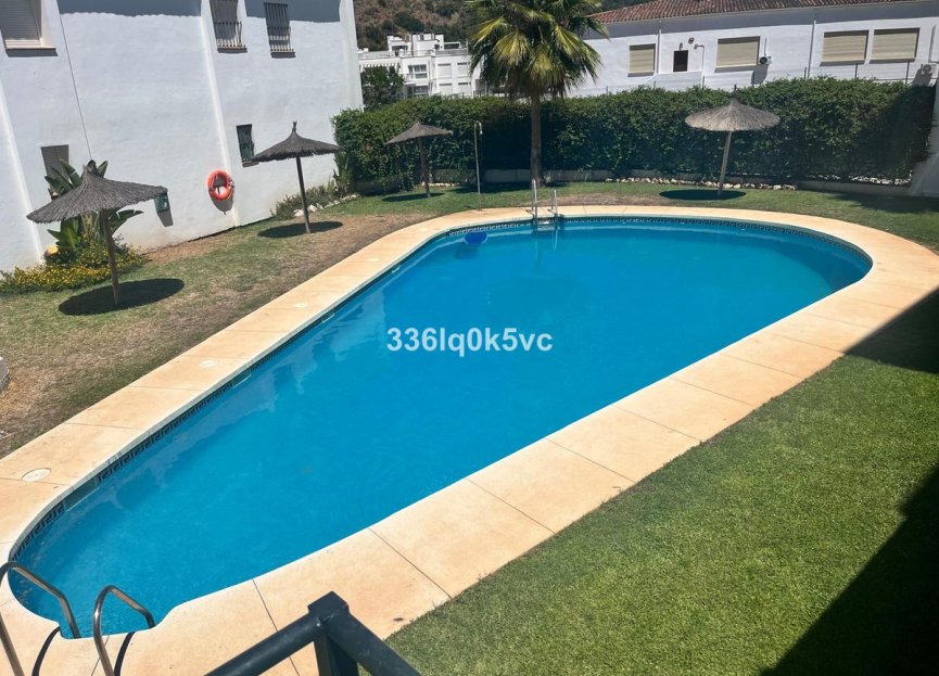 Resale - Apartment - Middle Floor Apartment - Benahavís - Benahavís Centro