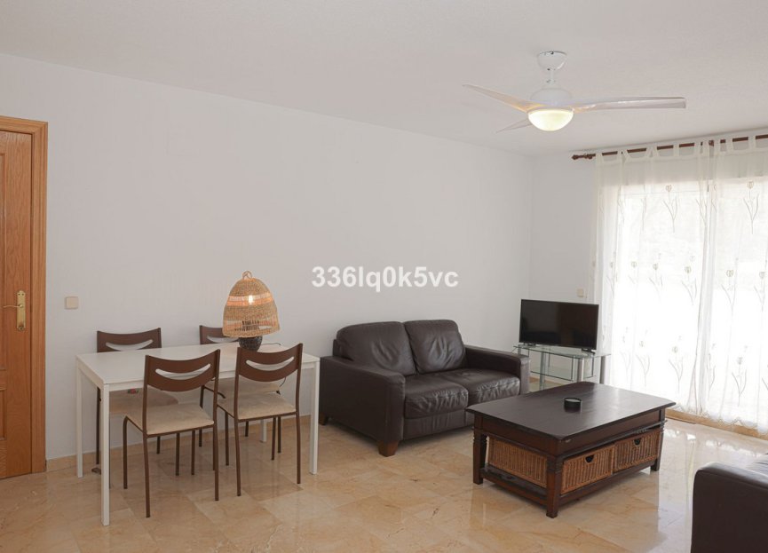 Resale - Apartment - Middle Floor Apartment - Benahavís - Benahavís Centro