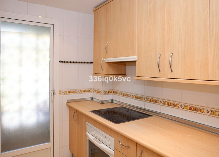 Resale - Apartment - Middle Floor Apartment - Benahavís - Benahavís Centro