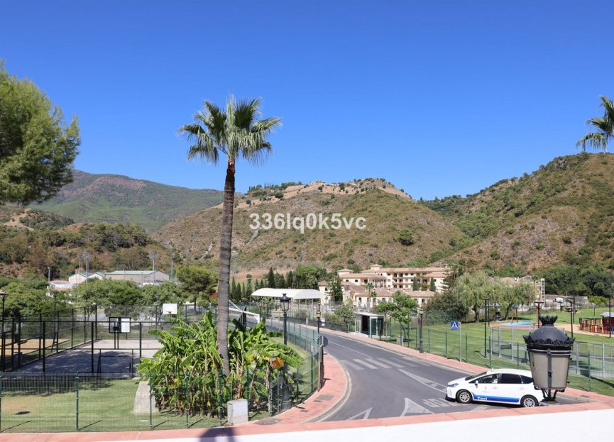 Resale - Apartment - Middle Floor Apartment - Benahavís - Benahavís Centro