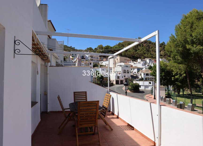 Resale - Apartment - Middle Floor Apartment - Benahavís - Benahavís Centro