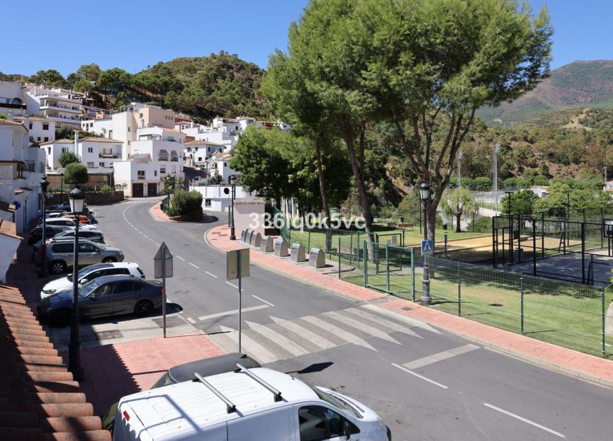 Resale - Apartment - Middle Floor Apartment - Benahavís - Benahavís Centro