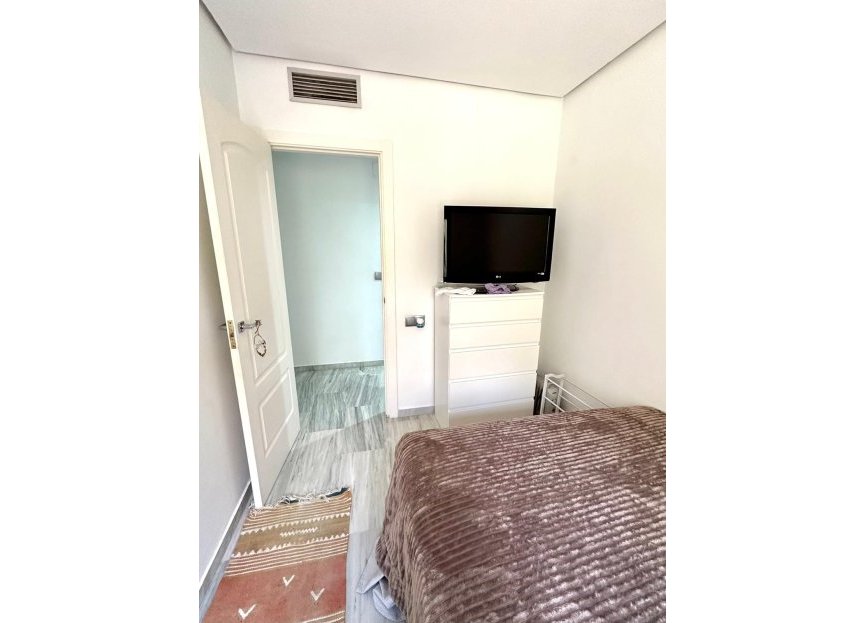 Resale - Apartment - Middle Floor Apartment - Marbella - Elviria