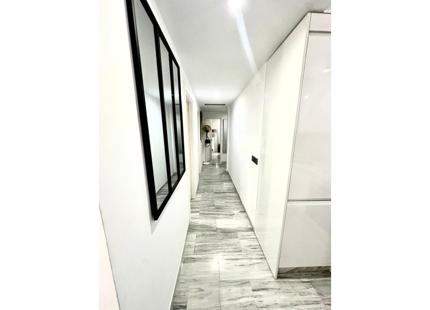 Resale - Apartment - Middle Floor Apartment - Marbella - Elviria