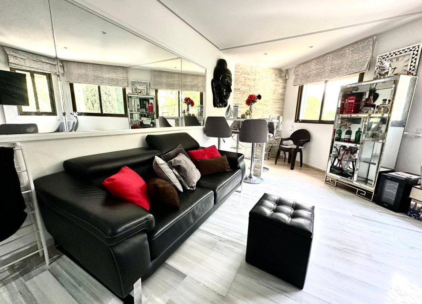 Resale - Apartment - Middle Floor Apartment - Marbella - Elviria