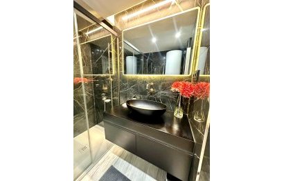 Resale - Apartment - Middle Floor Apartment - Marbella - Elviria