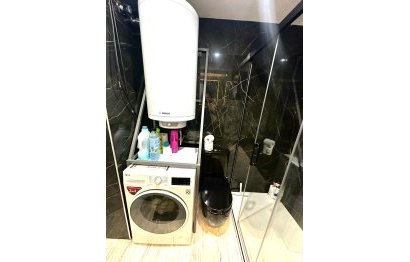 Resale - Apartment - Middle Floor Apartment - Marbella - Elviria