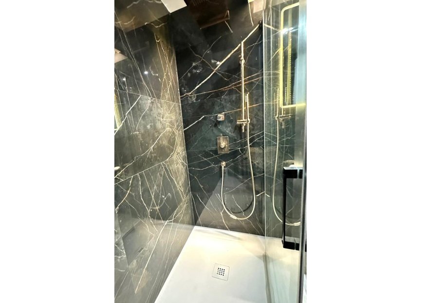 Resale - Apartment - Middle Floor Apartment - Marbella - Elviria