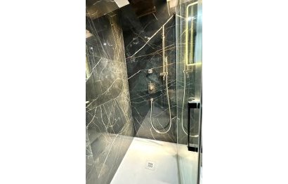 Resale - Apartment - Middle Floor Apartment - Marbella - Elviria