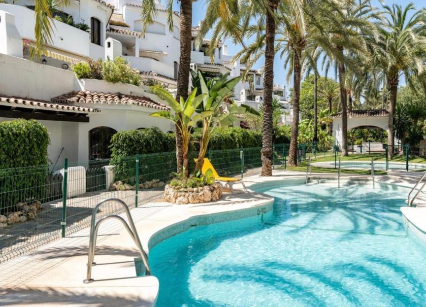 Resale - Apartment - Middle Floor Apartment - Marbella - Elviria