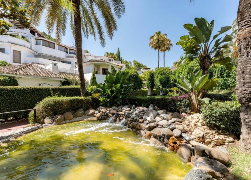 Resale - Apartment - Middle Floor Apartment - Marbella - Elviria