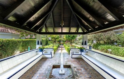 Resale - Apartment - Middle Floor Apartment - Marbella - Elviria