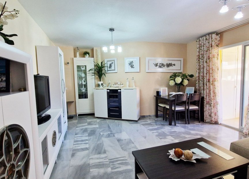 Resale - Apartment - Middle Floor Apartment - Benalmádena - Benalmadena Centro