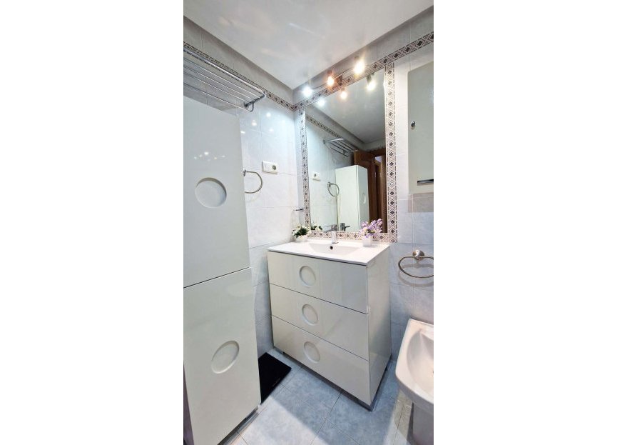 Resale - Apartment - Middle Floor Apartment - Benalmádena - Benalmadena Centro