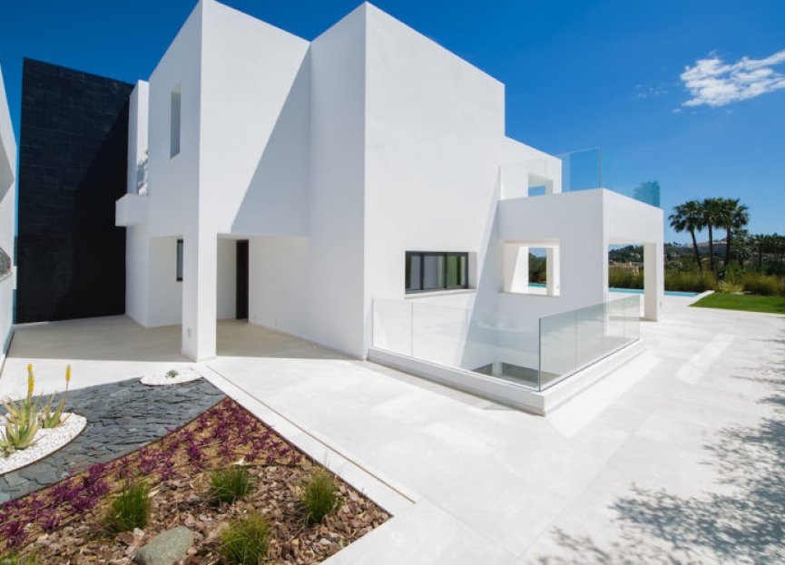 Resale - House - Detached Villa - Marbella - Nueva Andalucia