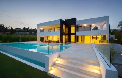 Resale - House - Detached Villa - Marbella - Nueva Andalucia