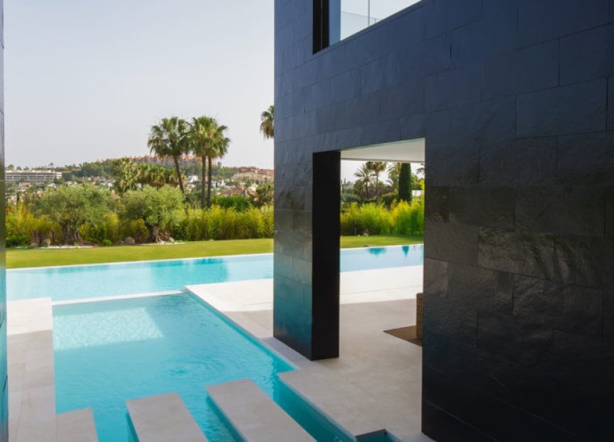 Resale - House - Detached Villa - Marbella - Nueva Andalucia