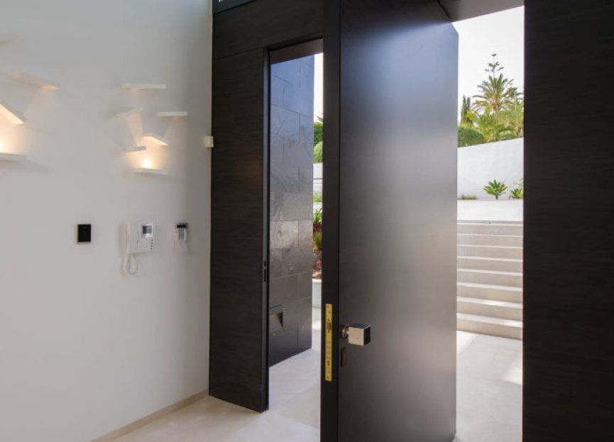 Resale - House - Detached Villa - Marbella - Nueva Andalucia