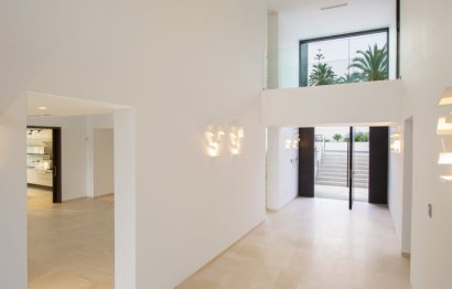 Resale - House - Detached Villa - Marbella - Nueva Andalucia