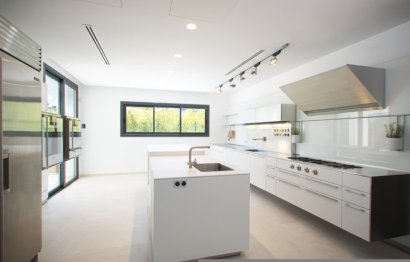 Resale - House - Detached Villa - Marbella - Nueva Andalucia