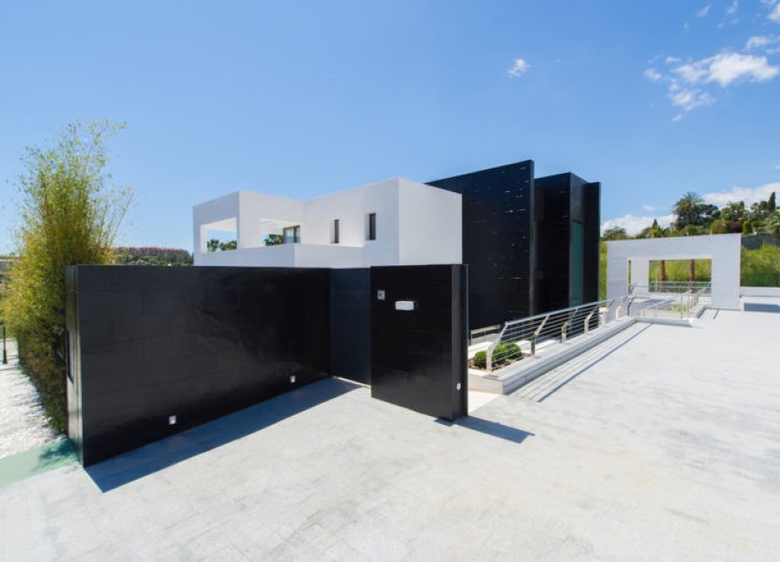 Resale - House - Detached Villa - Marbella - Nueva Andalucia