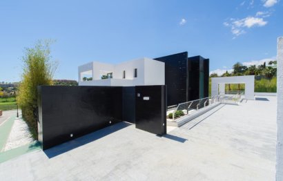 Resale - House - Detached Villa - Marbella - Nueva Andalucia