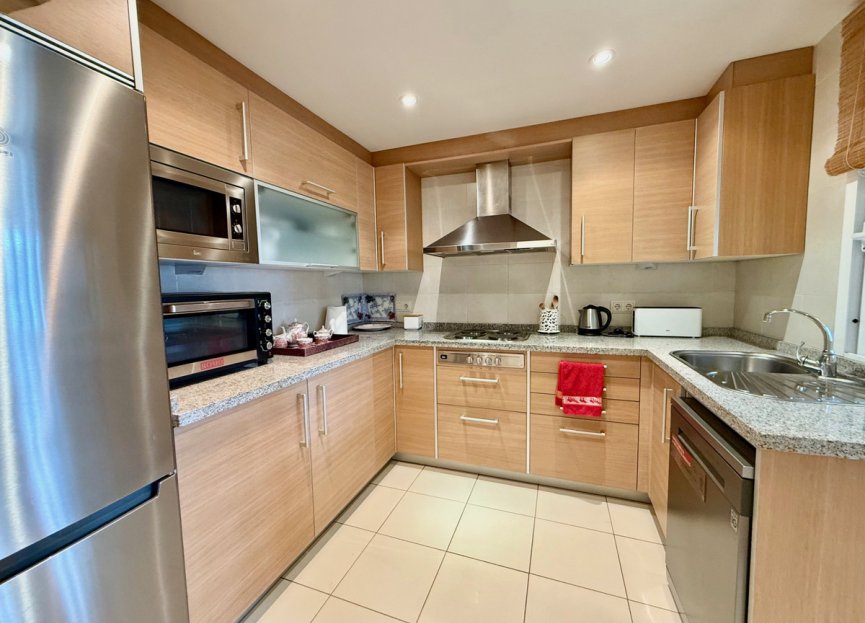 Resale - Apartment - Penthouse - Estepona - Estepona Centro