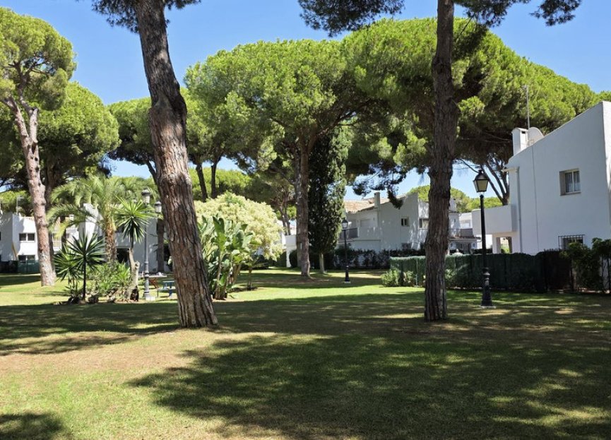 Resale - House - Townhouse - Estepona - Benamara