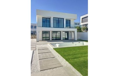 Resale - House - Detached Villa - Manilva - Manilva Centro