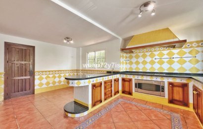 Resale - House - Detached Villa - Benalmádena - Benalmadena Centro