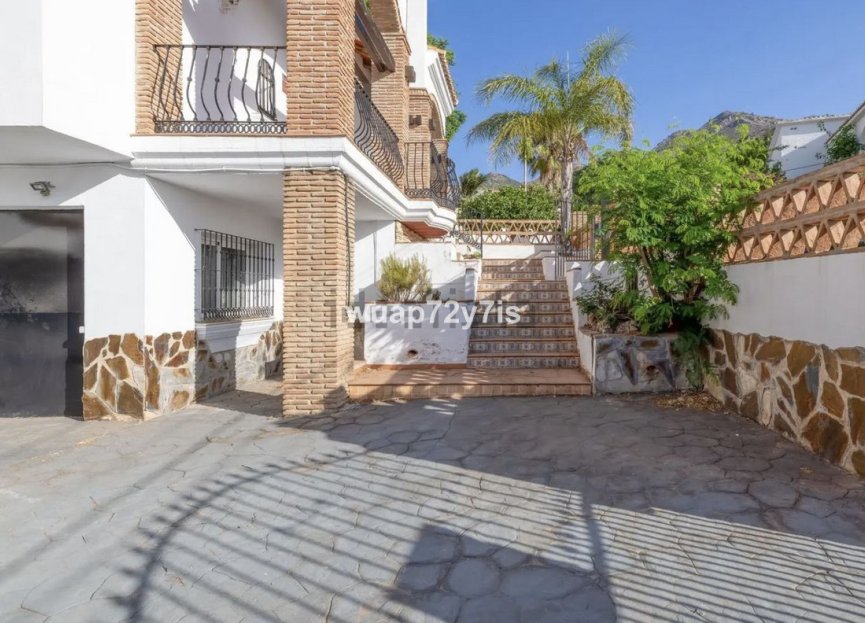 Resale - House - Detached Villa - Benalmádena - Benalmadena Centro