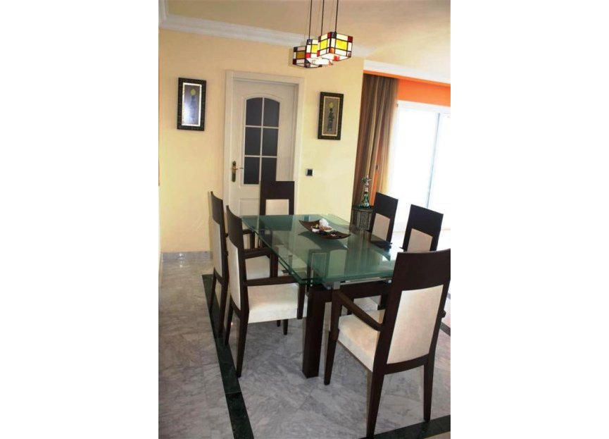 Resale - Apartment - Middle Floor Apartment - Marbella - Puerto Banús