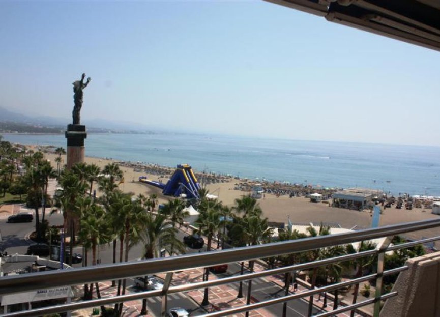 Resale - Apartment - Middle Floor Apartment - Marbella - Puerto Banús