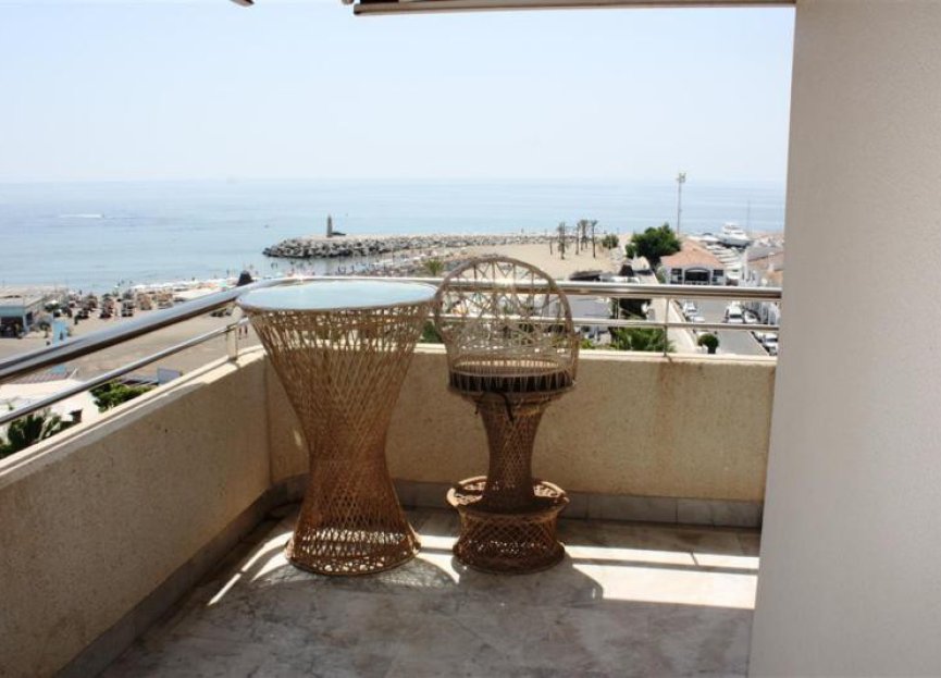 Resale - Apartment - Middle Floor Apartment - Marbella - Puerto Banús