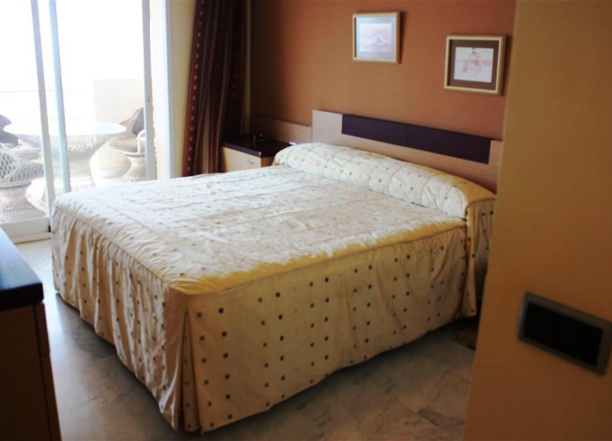 Resale - Apartment - Middle Floor Apartment - Marbella - Puerto Banús