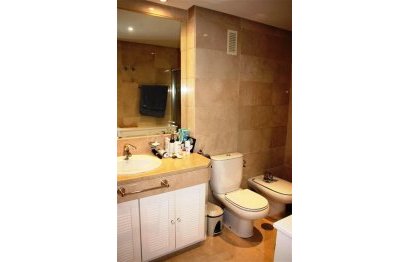 Resale - Apartment - Middle Floor Apartment - Marbella - Puerto Banús