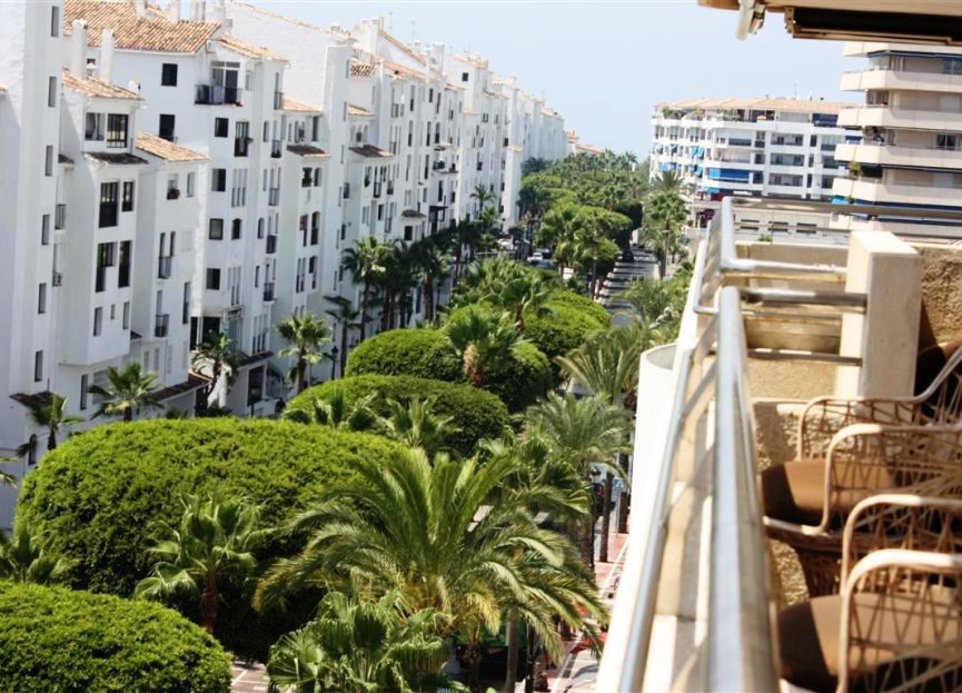 Resale - Apartment - Middle Floor Apartment - Marbella - Puerto Banús