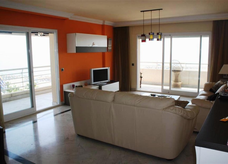 Resale - Apartment - Middle Floor Apartment - Marbella - Puerto Banús