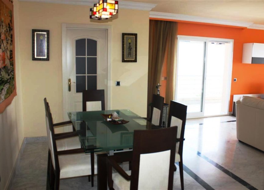 Resale - Apartment - Middle Floor Apartment - Marbella - Puerto Banús