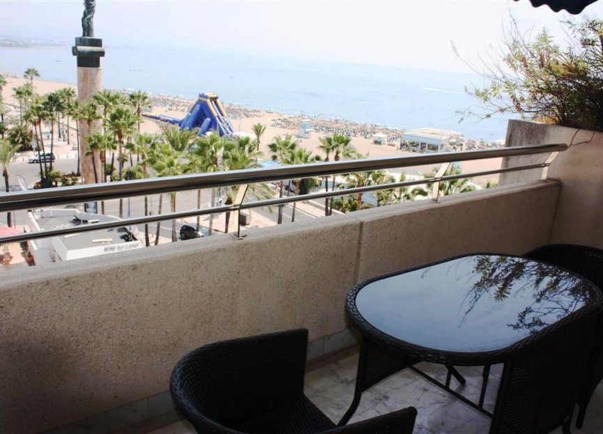 Resale - Apartment - Middle Floor Apartment - Marbella - Puerto Banús