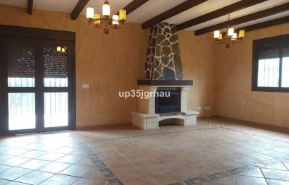 Resale - House - Detached Villa - Estepona - Estepona Centro