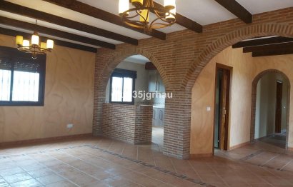Resale - House - Detached Villa - Estepona - Estepona Centro