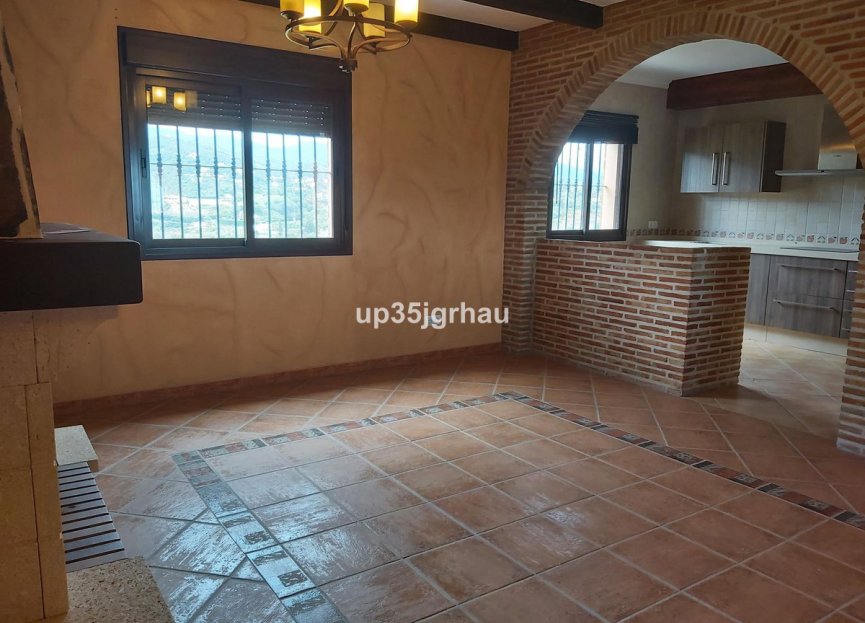 Resale - House - Detached Villa - Estepona - Estepona Centro